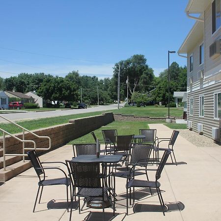 Green Acres Hotel Pittsfield Экстерьер фото
