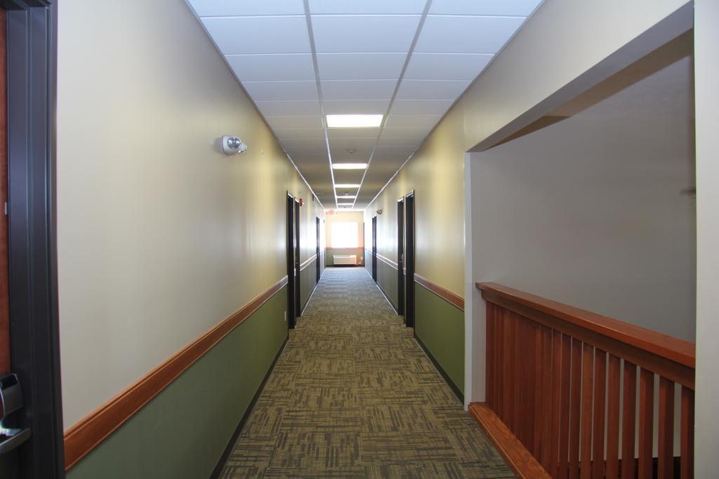 Green Acres Hotel Pittsfield Экстерьер фото