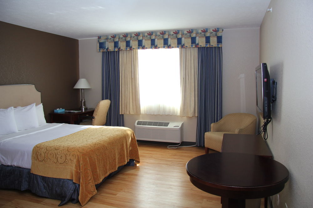 Green Acres Hotel Pittsfield Экстерьер фото