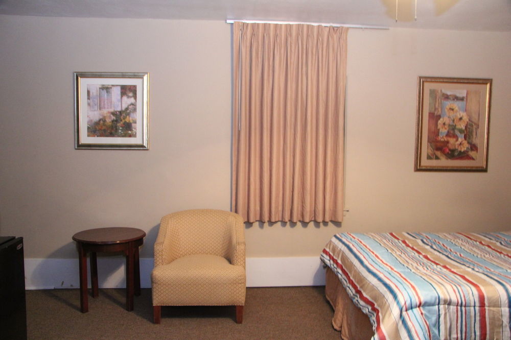Green Acres Hotel Pittsfield Экстерьер фото