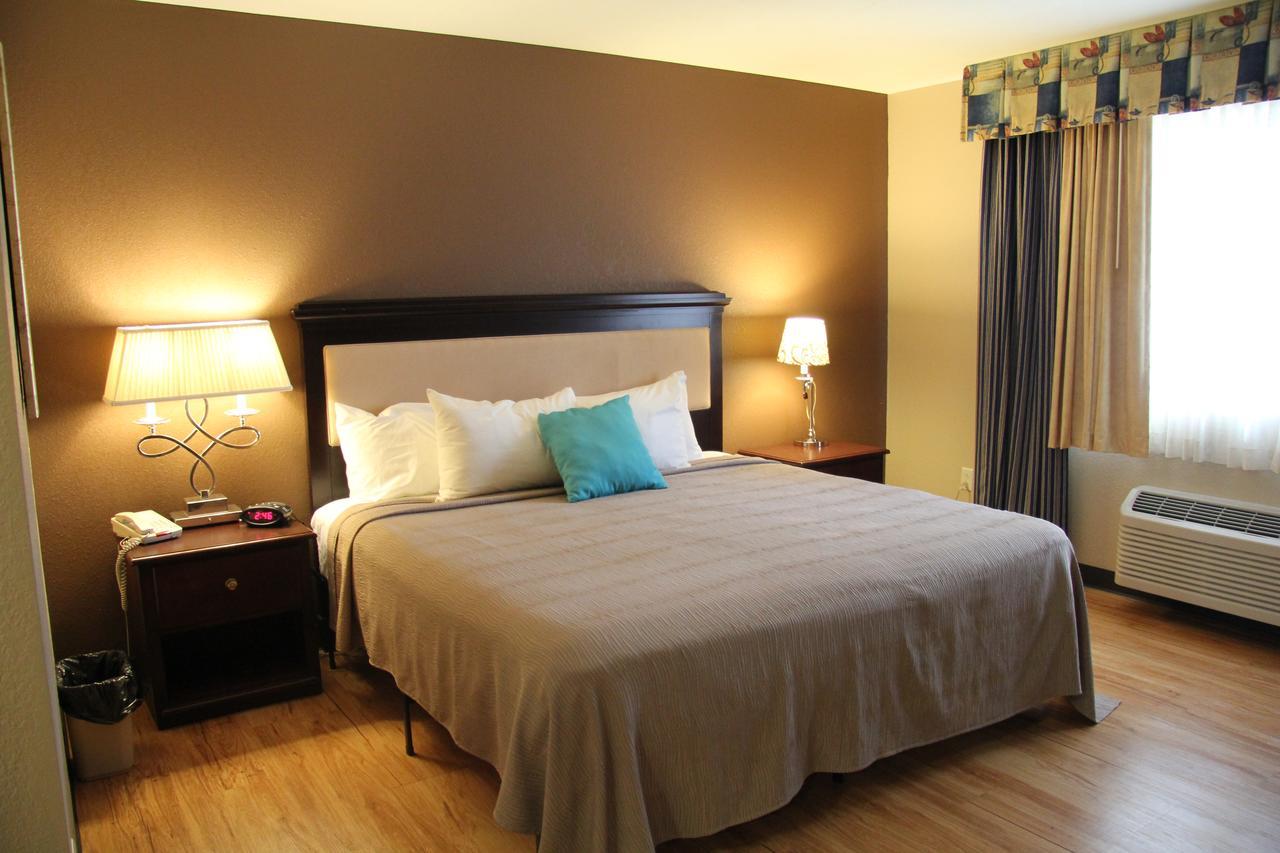 Green Acres Hotel Pittsfield Экстерьер фото