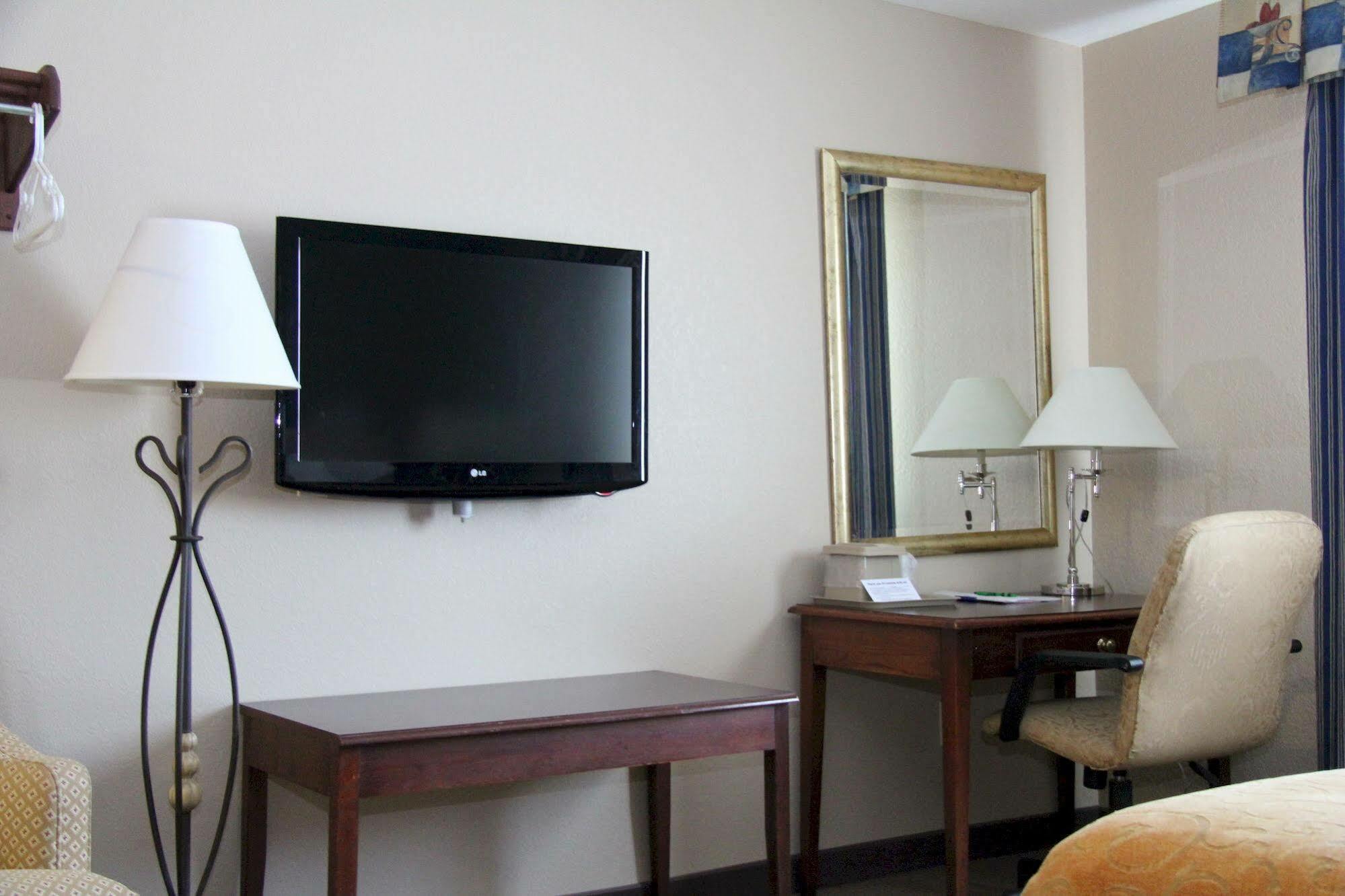 Green Acres Hotel Pittsfield Экстерьер фото