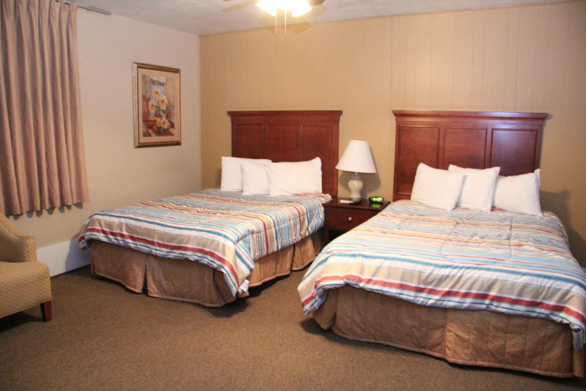 Green Acres Hotel Pittsfield Экстерьер фото