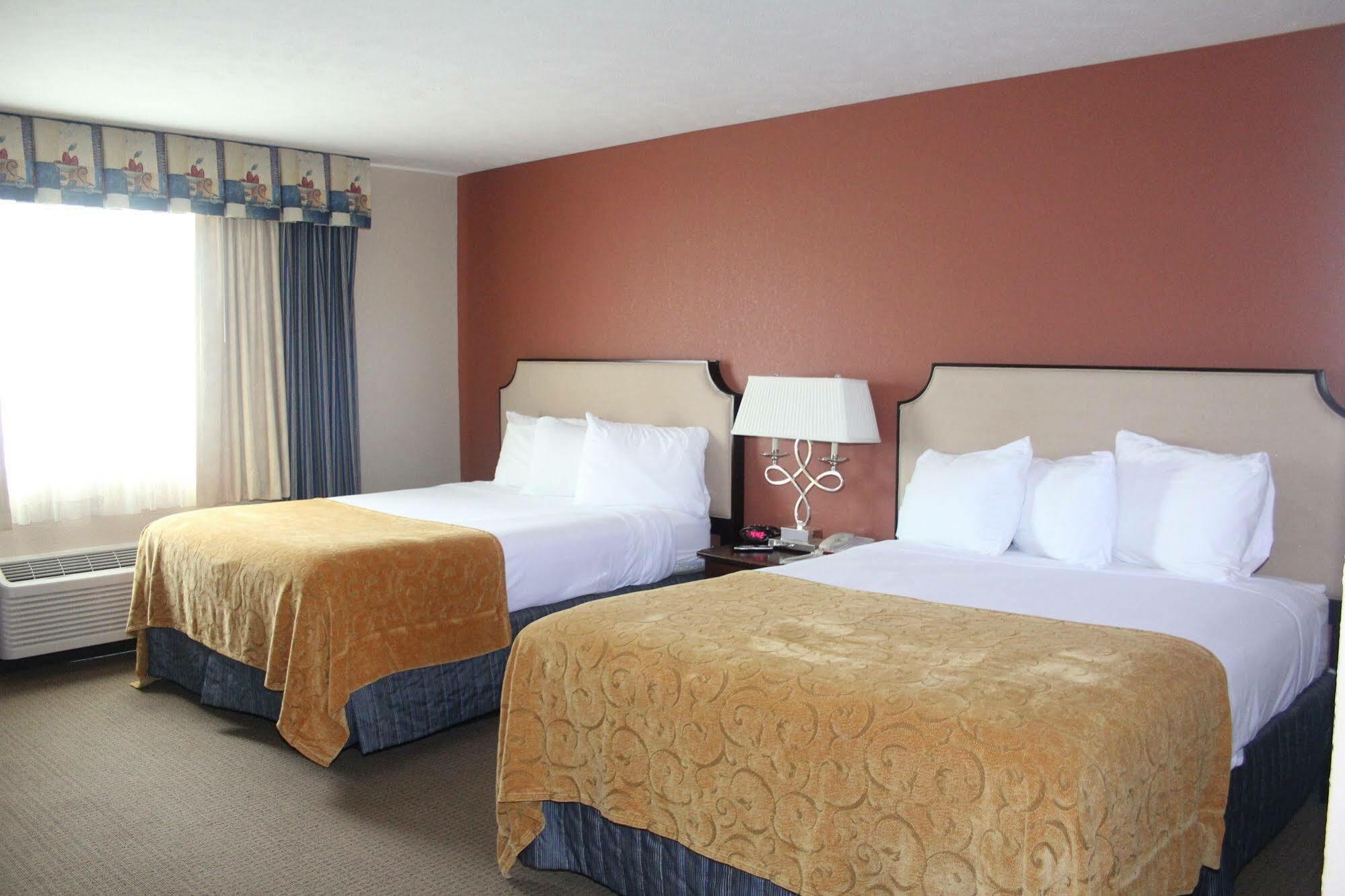 Green Acres Hotel Pittsfield Экстерьер фото
