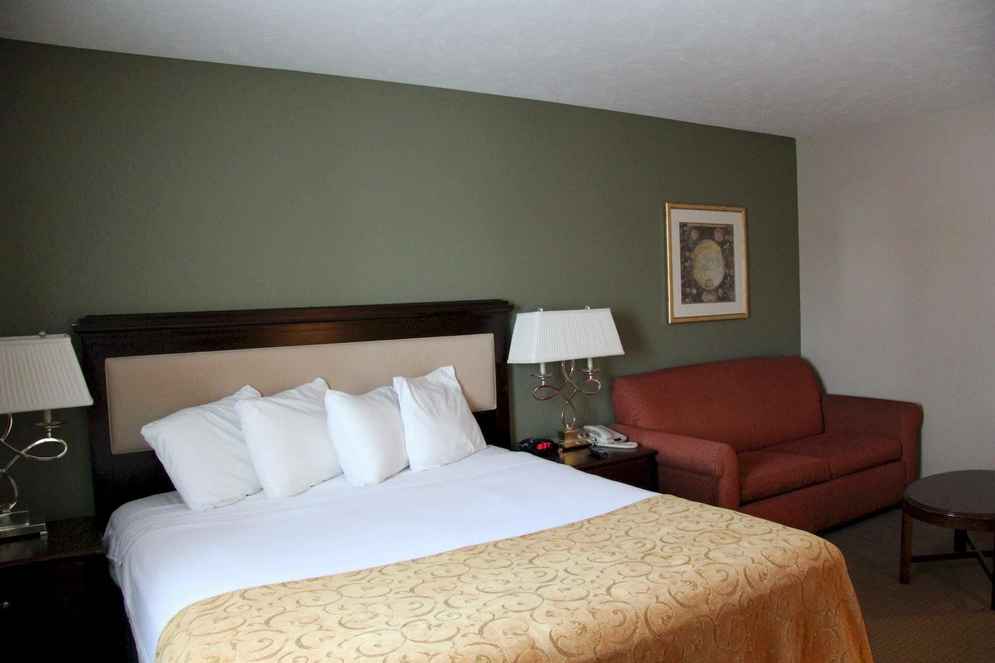Green Acres Hotel Pittsfield Экстерьер фото
