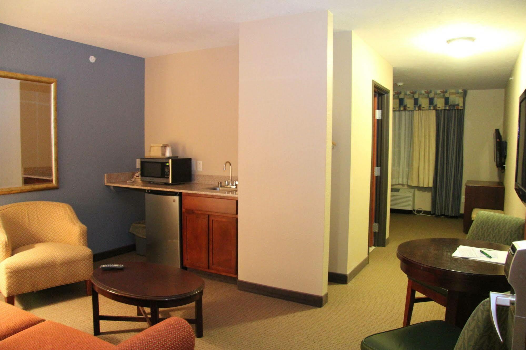 Green Acres Hotel Pittsfield Экстерьер фото