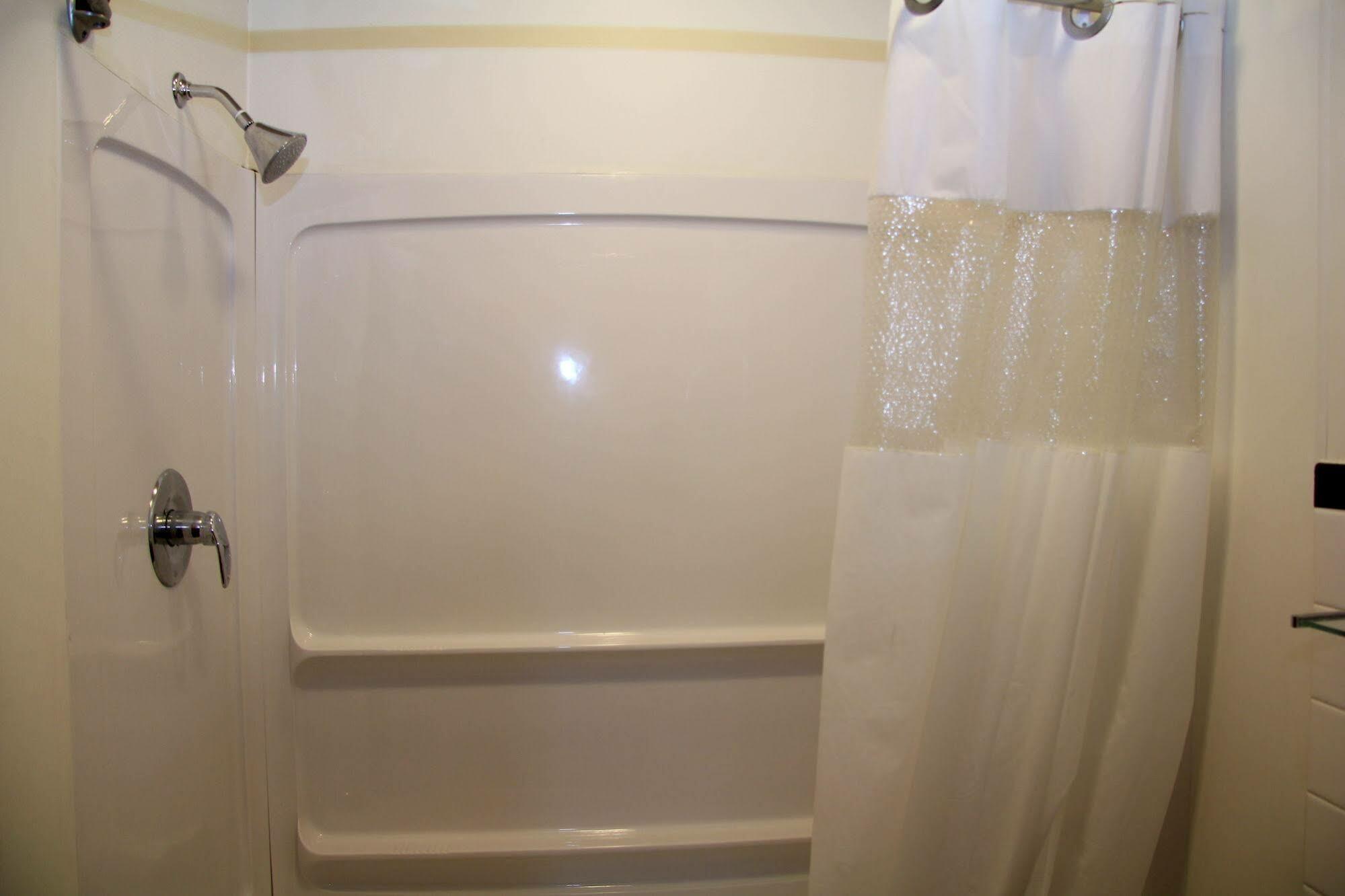 Green Acres Hotel Pittsfield Экстерьер фото