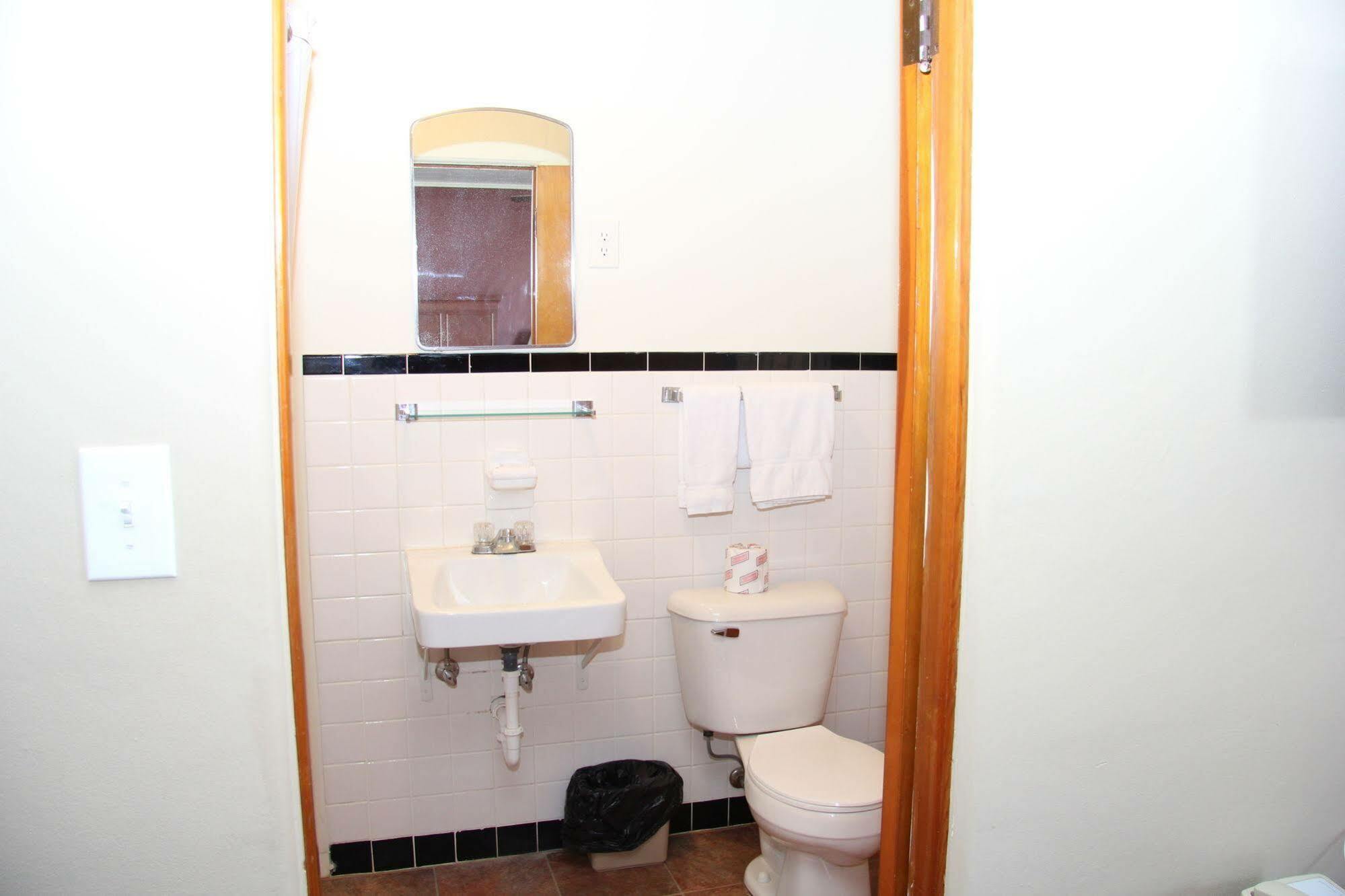 Green Acres Hotel Pittsfield Экстерьер фото